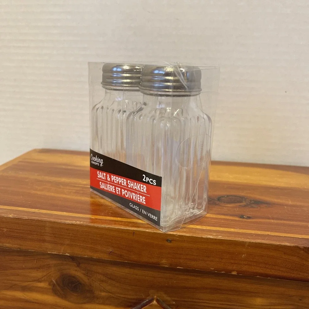 COOKING CONCEPTS Dining Room Restaurant Glass Bottle Salt and Pepper Shakers‎